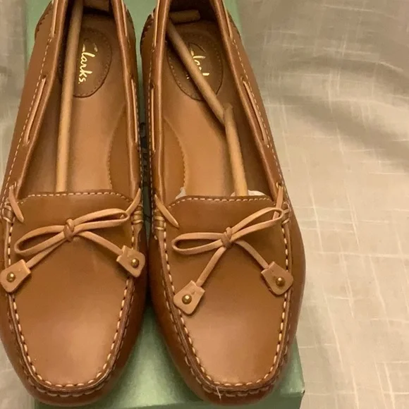 Clarks Dunbar Racer Loafer size 9 in color Luggage - Picture 2 of 4